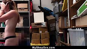 Молодую девку обыскали на кражу, она так унижена