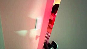 Transei com minha cunhada depois de olhar ela pela brecha da porta n�o aguentei entrei no quarto e soquei na bucetinha da safada