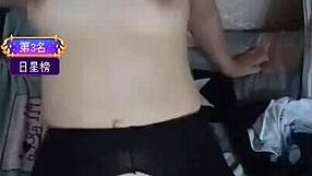 Honey Peach Host Yiyi Performs Wild Self-Pleasure in Epic Squirting Show