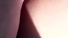 Hej, chceš vidět tuhle blond mladou stopařku šukat v autě?