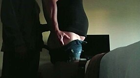 Nikki Swallow подкрадывается для скрытного анала сзади!