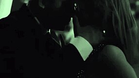 A safada manda foder ela de quatro, fode essa buceta caralho