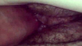 아내의 털 많은 보지가 나를 미치게 해