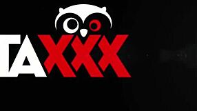 アジアの可愛い子がマンコを指で弄られておもちゃで弄られて悲鳴を上げる