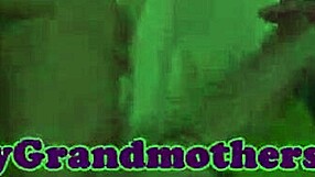 Oletko miettinyt, miten vanha mummo selviää rajusta takaapäin panosta helposti?