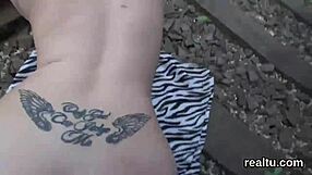 Česká nymfomanka zvedená v obchodáku na divoké POV šukanie