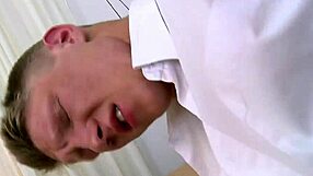 Καυτοί Gay Γαμιάδες Πιπιλίζουν και Διαγωνίζονται σε Αισθησιακό Στοματικό