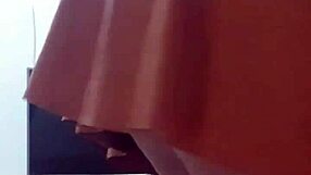 Gostosa With Perfect Ass In Mini Skirt