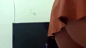 Gostosa With Perfect Ass In Mini Skirt