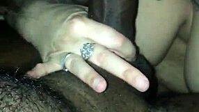 فتاة بيضاء كبيرة الحجم تقدم شفط فوضوي في مشهد مجنون