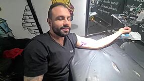 Mattos Çiftinin Maceraları - Dövmeci'ye Gittik İsimlerimizle Dövme Yaptırmak İçin. Nicoly Mattos Amına Dövme Yaptırmaya Yalvardı!