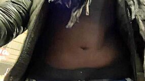 淘气黑兹户外逛街露天然大奶