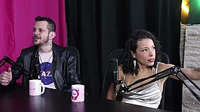 Um Dos Fetiches Era Ter O Dedo Chupado Enquanto Fodia A Buceta E O Outro Era Passar O Bife No Corpo Nu - Espuleta E Himeros Mansion Sheer Red