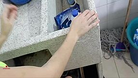 catching my distracted stepsister for a huge cock fuck 😏