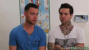 Soy una enfermera sexy recibiendo un creampie duro en el hospital, ¡esos tacones y tetas grandes lo volvieron loco con su polla enorme!