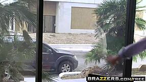 Brazzers-tähti Jasmine Caro duunaa jäykkää Johnny Sinin kanssa