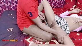 Yo, liat kakak tiri India ini ngewe adiknya - हिंदी 🔥