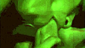 ¿Curioso cómo una polla blanca se encuentra con un coño negro en acción interracial vintage?