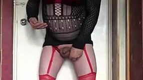 Бисексуальный трансвестит, ты лизал свою собственную сперму?