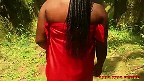 Världens ände? Mörkhyad tonårshusfru knullar prästen utomhus efter gudstjänst!