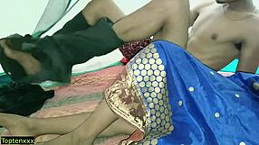 Coppia teen di 18 anni in un gioco softcore con tocchi delicati