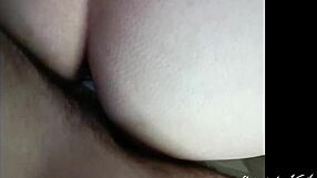 novinha teen brunette babe gemendo enquanto goza na foda