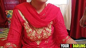 Amatörslampa tar monsterkuk djupt i trånga fittan för skojs skull