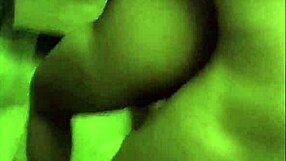 Estranho PEGA a casada liberada Griffin na FRENTE do marido em swingers group.