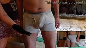 嘿，想看我虐他老二再扇他巴掌直到他射吗？