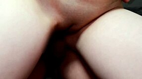 עקרת בית כוס מגולחת בת 30 משקרת עם סקס עמידה קרימפיי היום!