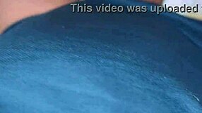 شقراء تخسر الرهان وتدفع بمؤخرتها