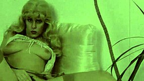 Najlepsze dwadzieścia vintage dojrzałych lask z dużymi cyckami i owłosionymi cipkami