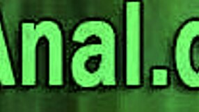 Ljubka punca dobi anal in škropljeno s spermo v HD