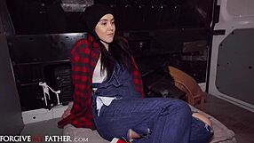 Linda espanhola pequena chupa e fode por dinheiro