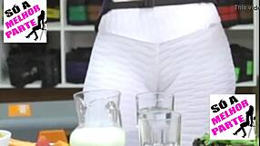 Kelly Key's Big Pussy Cameltoe RIPS Leggings - WOW!!