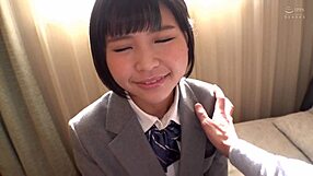 渴望 G 杯 18+ JK 少女的大奶子在生交中