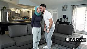 Mlada atletičarka u hidžabu se oseća stidljivo i iskorišćena od perverznog trenera u POV. Srce mi lupa gledajući njenu borbu!