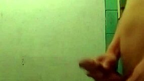 amateur milf enjoys private relaxation time