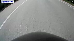 Risky blowjob in public toilet 😏