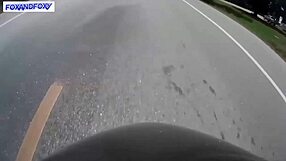 Risky blowjob in public toilet 😏