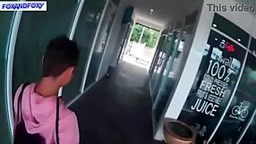 Risky blowjob in public toilet 😏