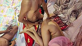 Yo, bu Bengal kızı vahşi üçlüde iki adamı hallediyor, Hint köpek stili ve binme ile!