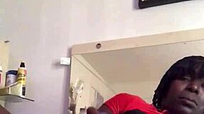 Quick Squirt Session With Ebony Kuukiepie!