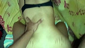 ¡Joder, acción anal! Amante casero perfora duro el culo apretado de una casada