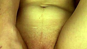 masturbating pussy close-up real amateur day 42!