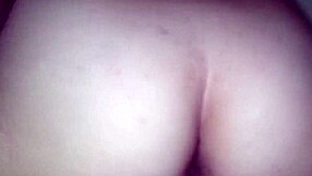 Argentinian amateur shows natural tits!