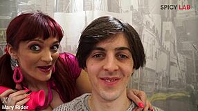 Wow! Eroe Manga Sbatte Forte nel Negozio!