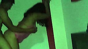 ¡Oye, quieres verme follando con un desconocido en la parte 2?