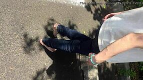 Elizabeths dirty feet get attention