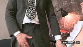 Adolescente natural seducida y perforada por su maestro mayor